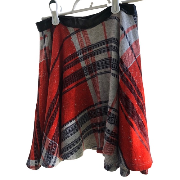 • Nasty Gal • Schoolgirl / Skater Orange Checkered Skirt - Picture 2 of 2